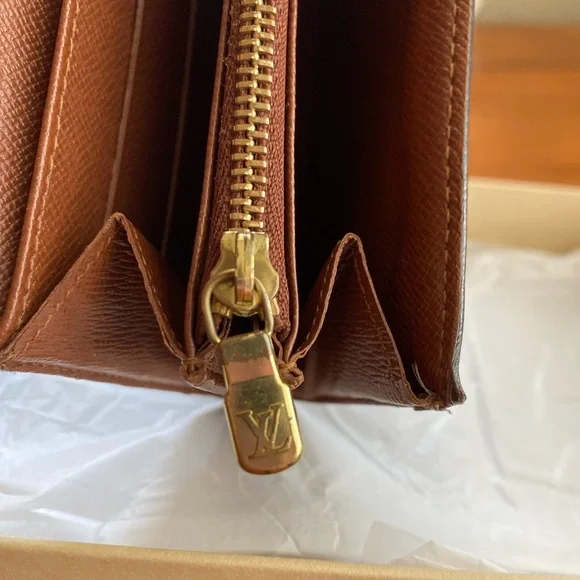 LV wallet - Picture 7 of 9